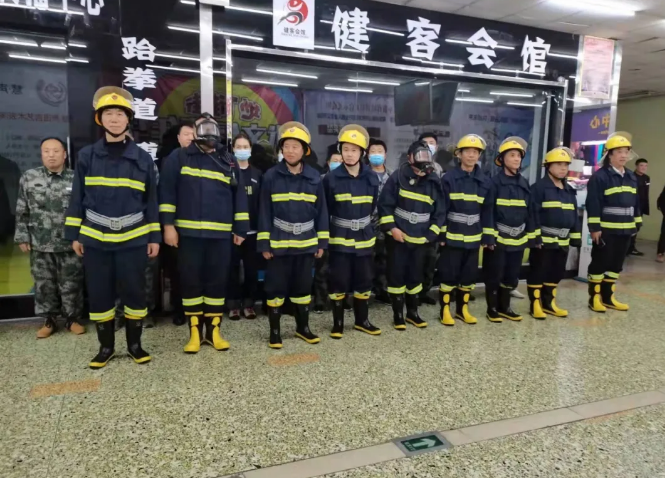 居安思危,防患未“燃”——鞍勤商业开展消防应急逃生演练(图4) 居安思危,防患未“燃”——鞍勤商业开展消防应急逃生演练(图4)