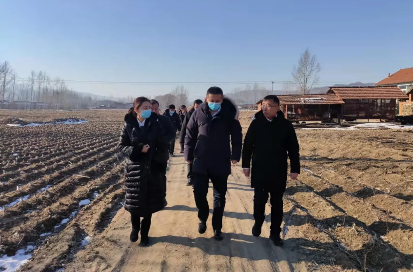 践行国企担当，助力乡村振兴--鞍勤集团、温泉集团前往驻村工作队走访慰问